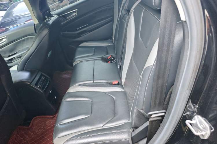 Used Ford Edge 2017 EcoBoost 245 Two-Wheel-Drive Sporty 7-Seater Left Rear Seat