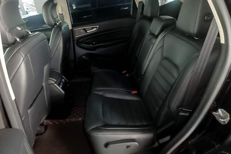 Used Ford Edge 2017 EcoBoost 245 Two-Wheel-Drive Sporty 7-Seater Left Rear Seat