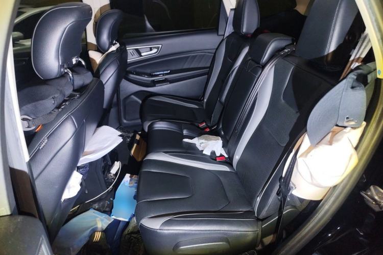 Used Ford Edge 2017 EcoBoost 245 Two-Wheel-Drive Sporty 7-Seater Left Rear Seat