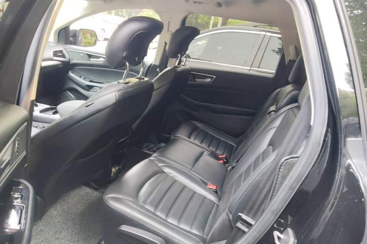 Used Ford Edge 2017 EcoBoost 245 Two-Drive Platinum Edition 5 Seats Left Rear Seat