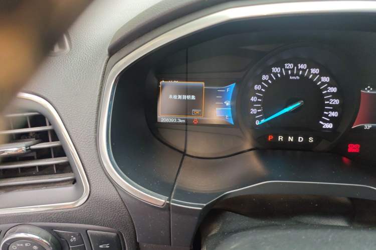 Used Ford Edge 2017 EcoBoost 245 Two-Wheel-Drive Sporty 7-Seater Odometer Close Up