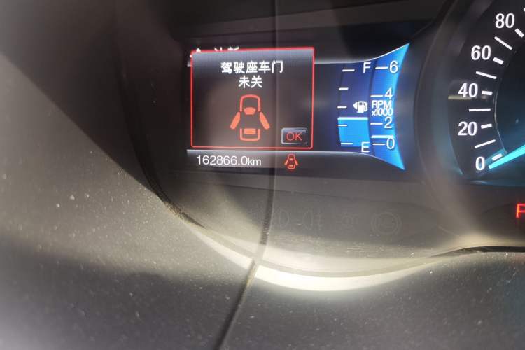 Used Ford Edge 2017 EcoBoost 245 Two-Wheel-Drive Sporty 7-Seater Odometer Close Up
