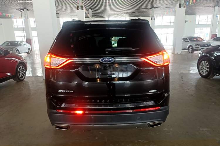 Used Ford Edge 2017 EcoBoost 245 Two-Wheel-Drive Sporty 7-Seater Rear