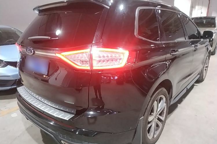 Used Ford Edge 2017 EcoBoost 245 Two-Wheel-Drive Sporty 7-Seater Rear Right 45 Deg