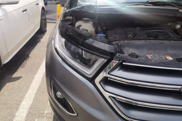 Used Ford Edge 2017 EcoBoost 245 Two-Wheel-Drive Sporty 7-Seater Right Front Headlight