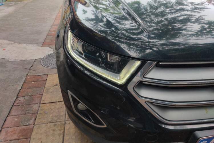 Used Ford Edge 2017 EcoBoost 245 Two-Wheel-Drive Sporty 7-Seater Right Front Headlight