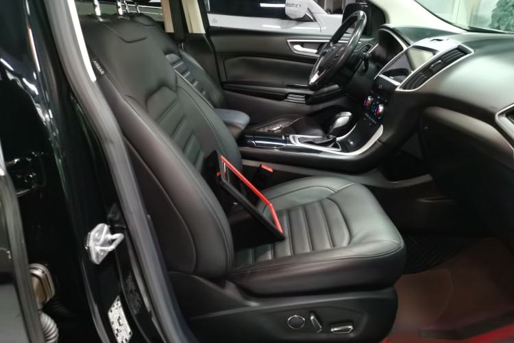 Used Ford Edge 2017 EcoBoost 245 Two-Drive Platinum Edition 5 Seats Right Front Seat