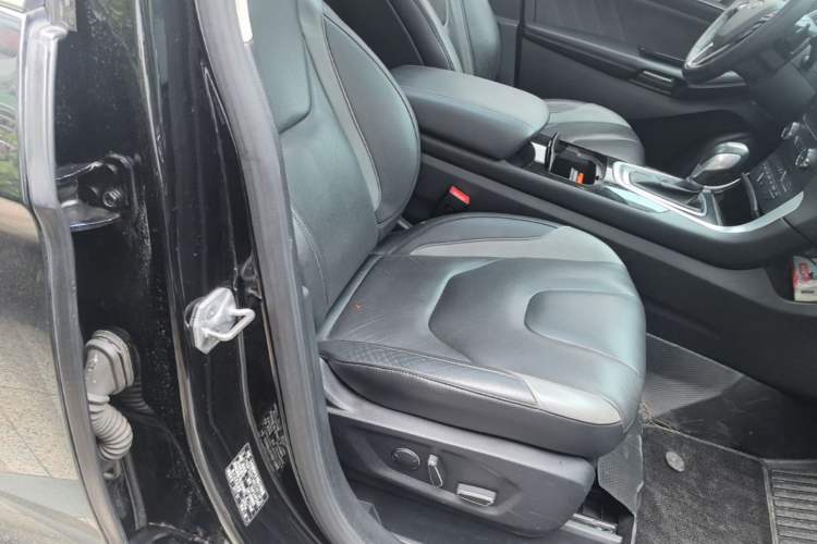 Used Ford Edge 2017 EcoBoost 245 Four-Wheel Drive Sporty 7-Seater Right Front Seat