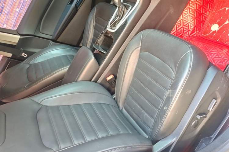 Used Ford Edge 2017 EcoBoost 245 Two-Drive Platinum Edition 5 Seats Right Front Seat