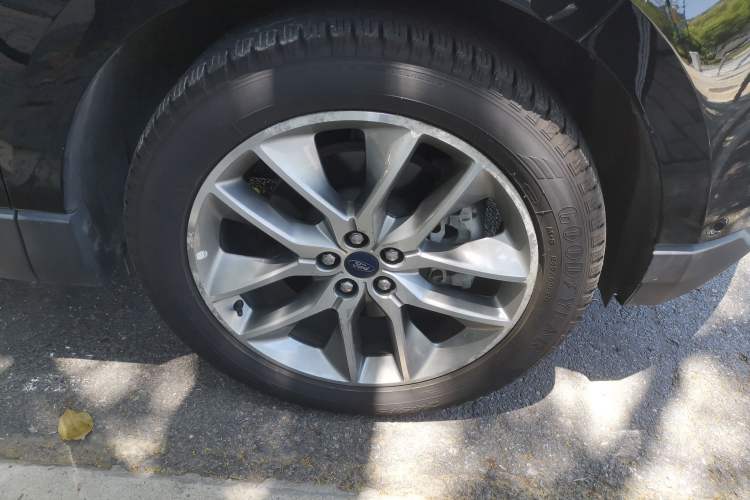 Used Ford Edge 2017 EcoBoost 245 Four-Wheel-Drive Flagship 7-Seater Right Front Wheel Hub