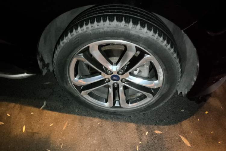Used Ford Edge 2017 EcoBoost 245 Two-Wheel-Drive Sporty 7-Seater Right Front Wheel Hub