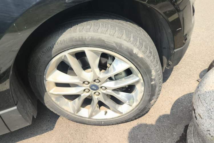 Used Ford Edge 2017 EcoBoost 245 Four-Wheel Drive Sporty 7-Seater Right Front Wheel Hub