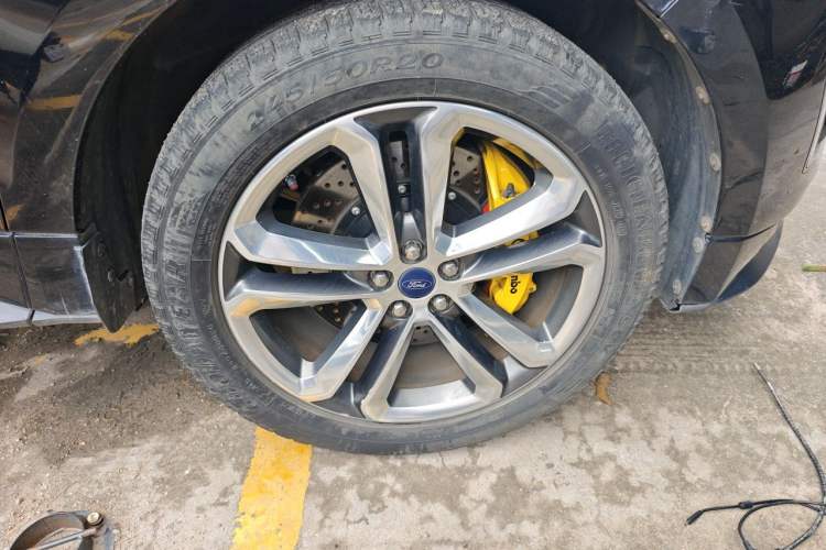Used Ford Edge 2017 EcoBoost 245 Two-Wheel-Drive Sporty 7-Seater Right Front Wheel Hub