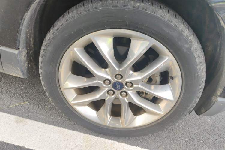 Used Ford Edge 2017 EcoBoost 245 Four-Wheel-Drive Flagship 7-Seater Right Front Wheel Hub