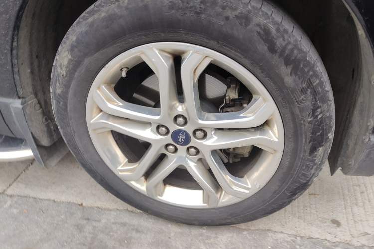 Used Ford Edge 2017 EcoBoost 245 Two-Wheel-Drive Sporty 7-Seater Right Front Wheel Hub