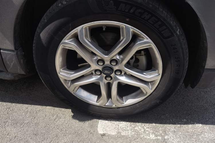 Used Ford Edge 2017 EcoBoost 245 Two-Wheel-Drive Sporty 7-Seater Right Front Wheel Hub