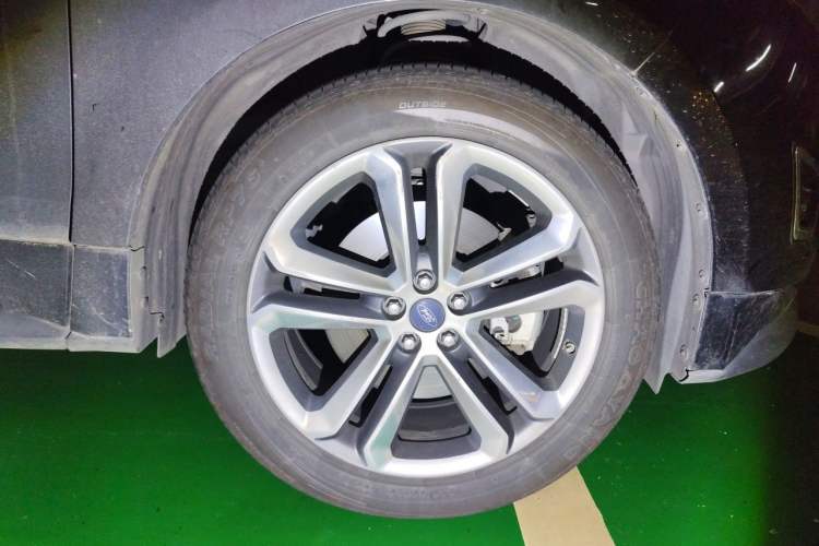 Used Ford Edge 2017 EcoBoost 245 Two-Wheel-Drive Sporty 7-Seater Right Front Wheel Hub