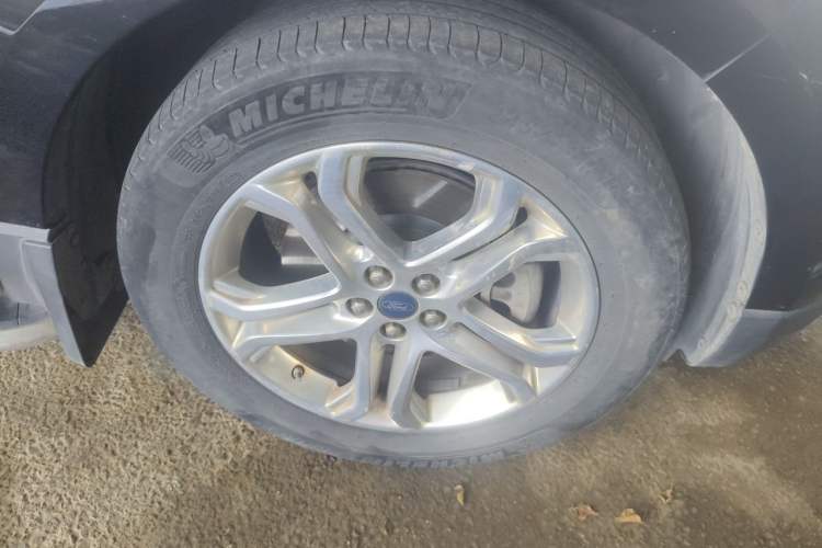 Used Ford Edge 2017 EcoBoost 245 Two-Wheel-Drive Sporty 7-Seater Right Front Wheel Hub