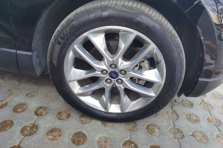 Used Ford Edge 2017 EcoBoost 245 Four-Wheel-Drive Flagship 7-Seater Right Front Wheel Hub