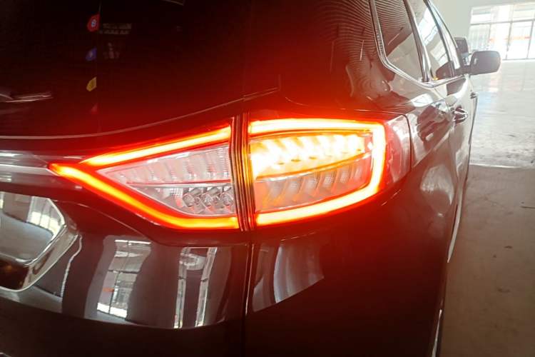 Used Ford Edge 2017 EcoBoost 245 Two-Wheel-Drive Sporty 7-Seater Right Rear Taillight