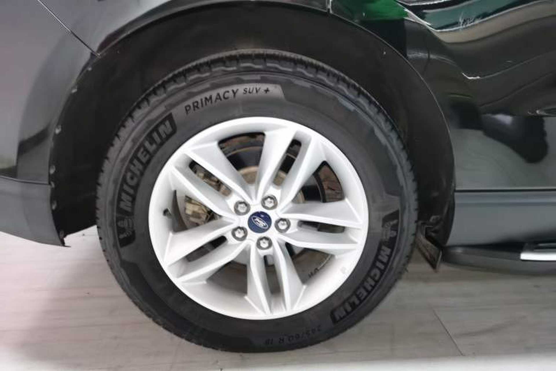 Used Ford Edge 2017 EcoBoost 245 Two-Drive Platinum Edition 5 Seats Right Rear Wheel Hub