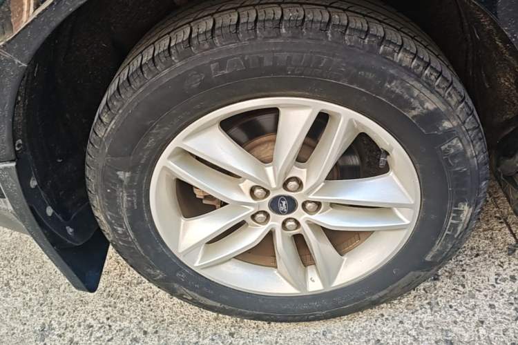 Used Ford Edge 2017 EcoBoost 245 Two-Drive Platinum Edition 5 Seats Right Rear Wheel Hub