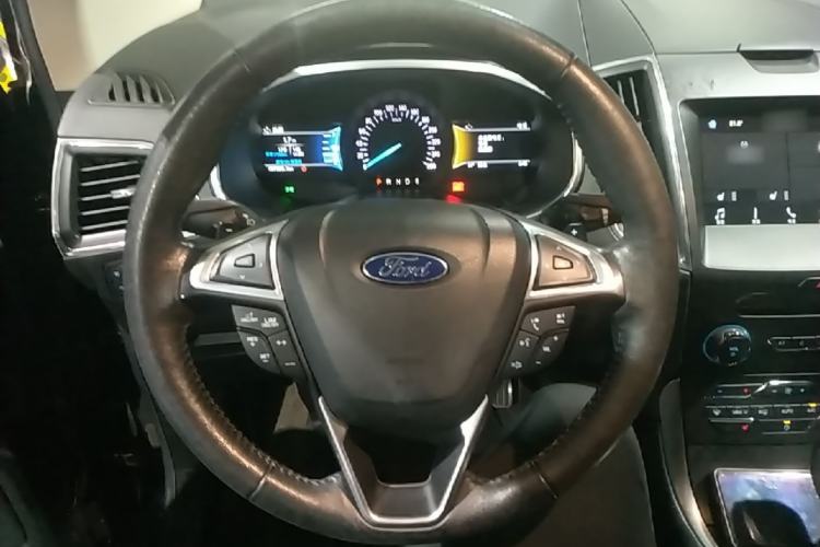 Used Ford Edge 2017 EcoBoost 245 Two-Wheel-Drive Sporty 7-Seater Steering Wheel