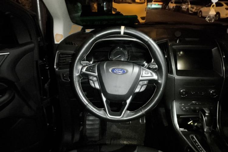 Used Ford Edge 2017 EcoBoost 245 Two-Wheel-Drive Sporty 7-Seater Steering Wheel
