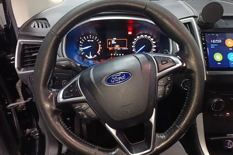 Used Ford Edge 2017 EcoBoost 245 Two-Drive Platinum Edition 5 Seats Steering Wheel
