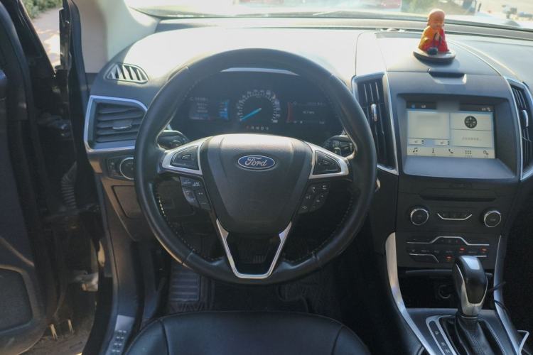 Used Ford Edge 2017 EcoBoost 245 Two-Wheel-Drive Sporty 7-Seater Steering Wheel