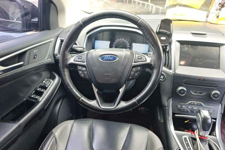 Used Ford Edge 2017 EcoBoost 245 Two-Wheel-Drive Sporty 7-Seater Steering Wheel