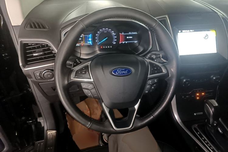 Used Ford Edge 2017 EcoBoost 245 Two-Wheel-Drive Sporty 7-Seater Steering Wheel