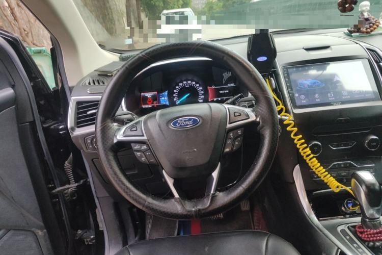 Used Ford Edge 2017 EcoBoost 245 Two-Wheel-Drive Sporty 7-Seater Steering Wheel