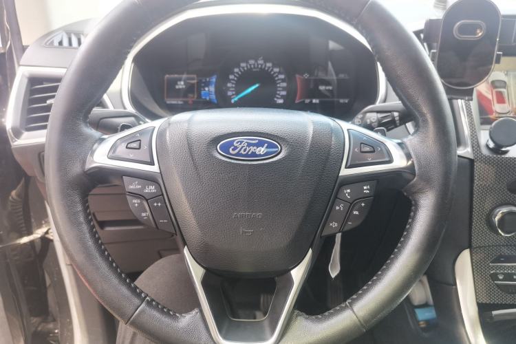 Used Ford Edge 2017 EcoBoost 245 Two-Wheel-Drive Sporty 7-Seater Steering Wheel