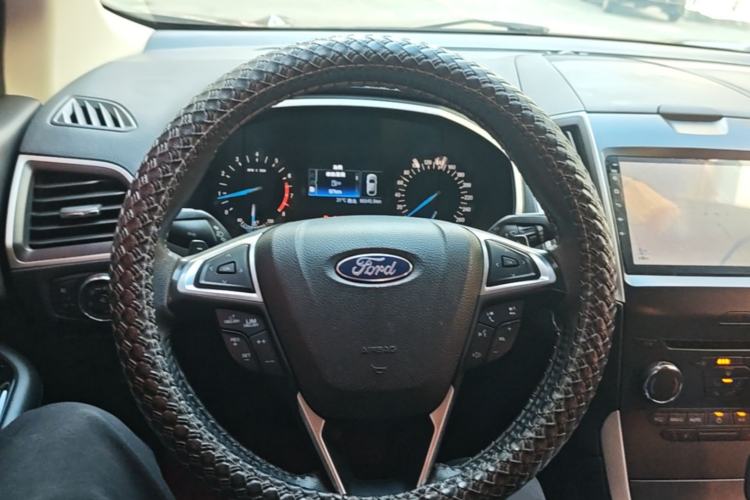 Used Ford Edge 2017 EcoBoost 245 Two-Drive Platinum Edition 5 Seats Steering Wheel