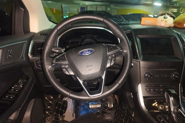 Used Ford Edge 2017 EcoBoost 245 Two-Wheel-Drive Sporty 7-Seater Steering Wheel