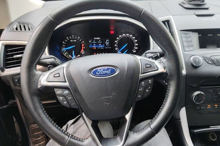 Used Ford Edge 2017 EcoBoost 245 Two-Drive Platinum Edition 5 Seats Steering Wheel