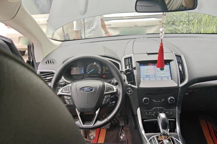 Used Ford Edge 2017 EcoBoost 245 Two-Wheel-Drive Sporty 7-Seater Steering Wheel