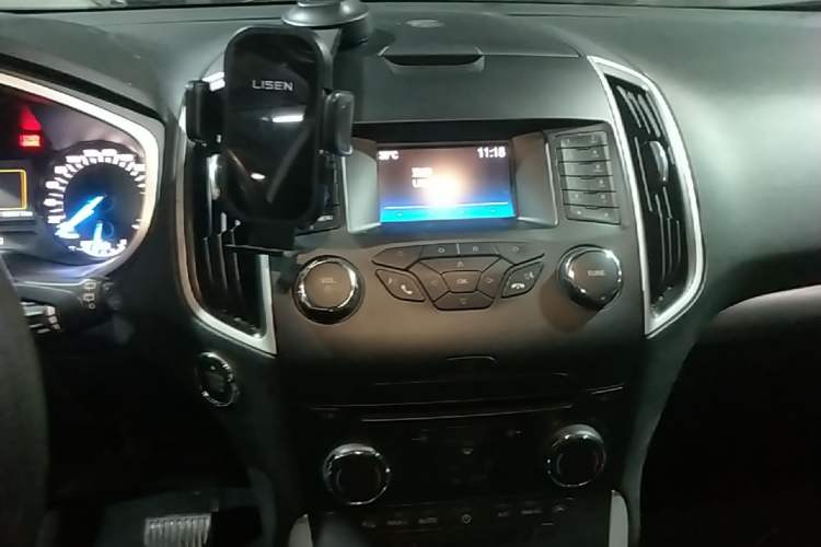 Used Ford Edge 2017 EcoBoost 245 Two-Drive Platinum Edition 5 Seats Audio And AC Panel
