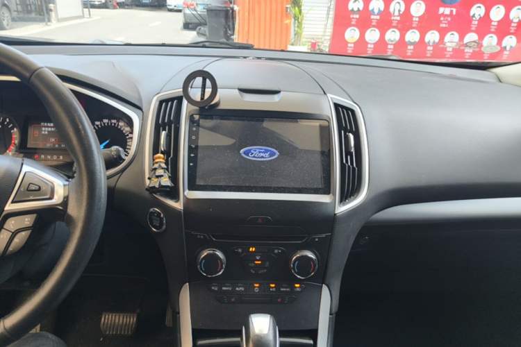 Used Ford Edge 2017 EcoBoost 245 Two-Drive Platinum Edition 5 Seats Audio And AC Panel