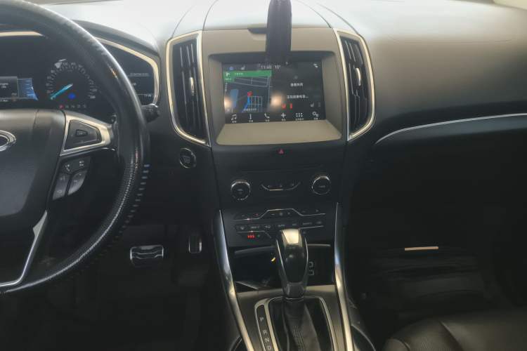 Used Ford Edge 2017 EcoBoost 245 Four-Wheel Drive Sporty 7-Seater Audio And AC Panel