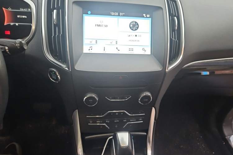 Used Ford Edge 2017 EcoBoost 245 Two-Wheel-Drive Sporty 7-Seater Audio And AC Panel