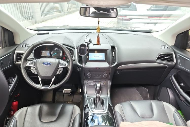 Used Ford Edge 2017 EcoBoost 245 Two-Wheel-Drive Sporty 7-Seater Center Console
