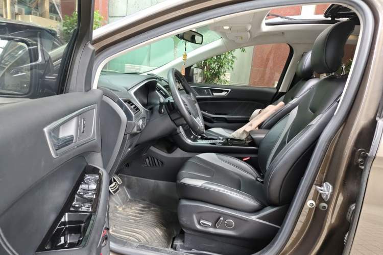 Used Ford Edge 2017 EcoBoost 245 Two-Wheel-Drive Sporty 7-Seater Driver Seat