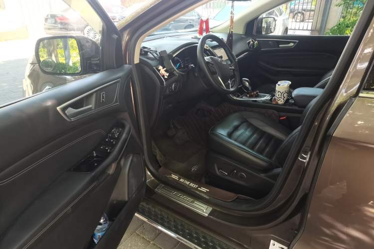 Used Ford Edge 2017 EcoBoost 245 Four-Wheel Drive Sporty 7-Seater Driver Seat