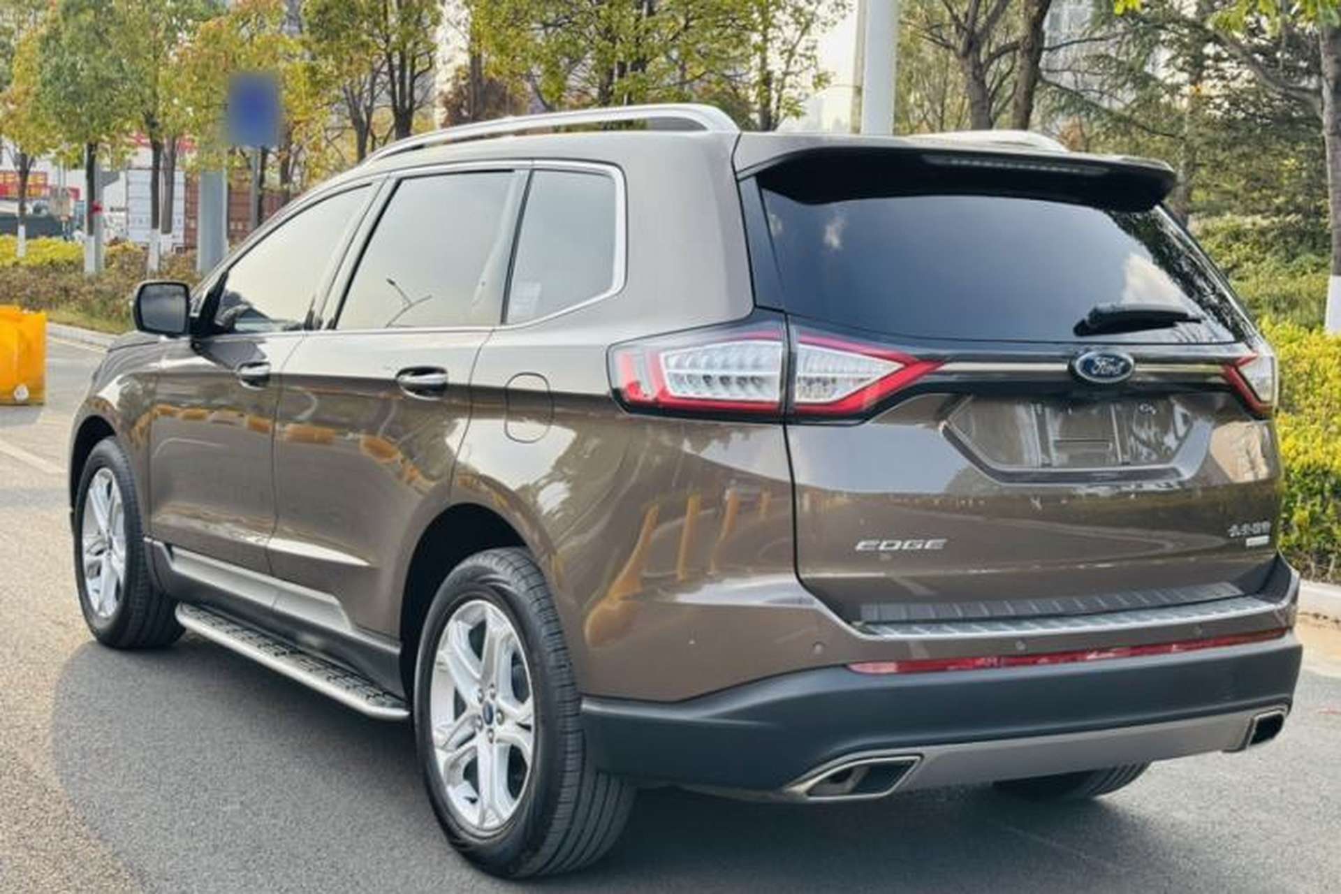 Used Ford Edge 2017 EcoBoost 245 Two-Wheel-Drive Sporty 7-Seater Exterior 3