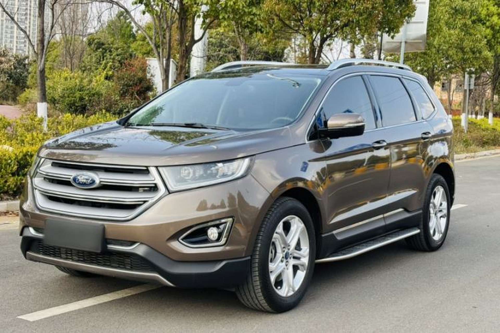 Used Ford Edge 2017 EcoBoost 245 Two-Wheel-Drive Sporty 7-Seater Front Left 45 Deg