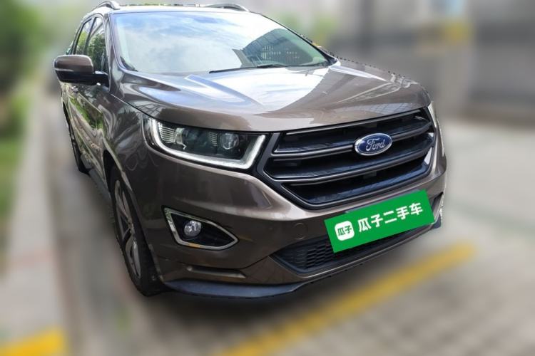 Used Ford Edge 2017 EcoBoost 245 Two-Wheel-Drive Sporty 7-Seater Front Right 45 Deg