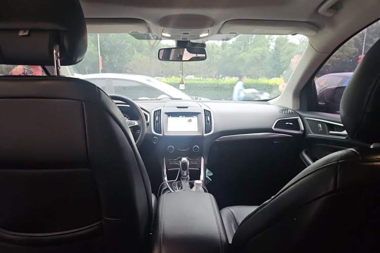 Used Ford Edge 2017 EcoBoost 245 Two-Wheel-Drive Sporty 7-Seater Headliner