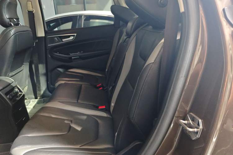 Used Ford Edge 2017 EcoBoost 245 Two-Wheel-Drive Sporty 7-Seater Interior 1